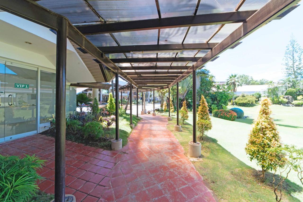 Reddoorz Premium @ The Ritz Garden Oases Hotel Davao Exterior photo