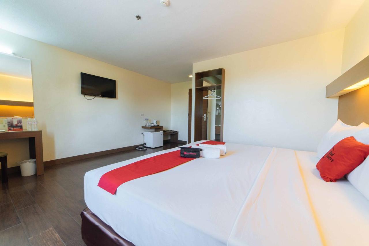 Reddoorz Premium @ The Ritz Garden Oases Hotel Davao Exterior photo