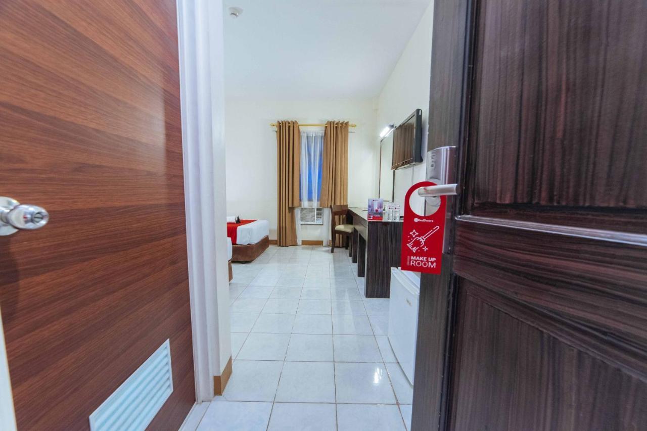 Reddoorz Premium @ The Ritz Garden Oases Hotel Davao Exterior photo