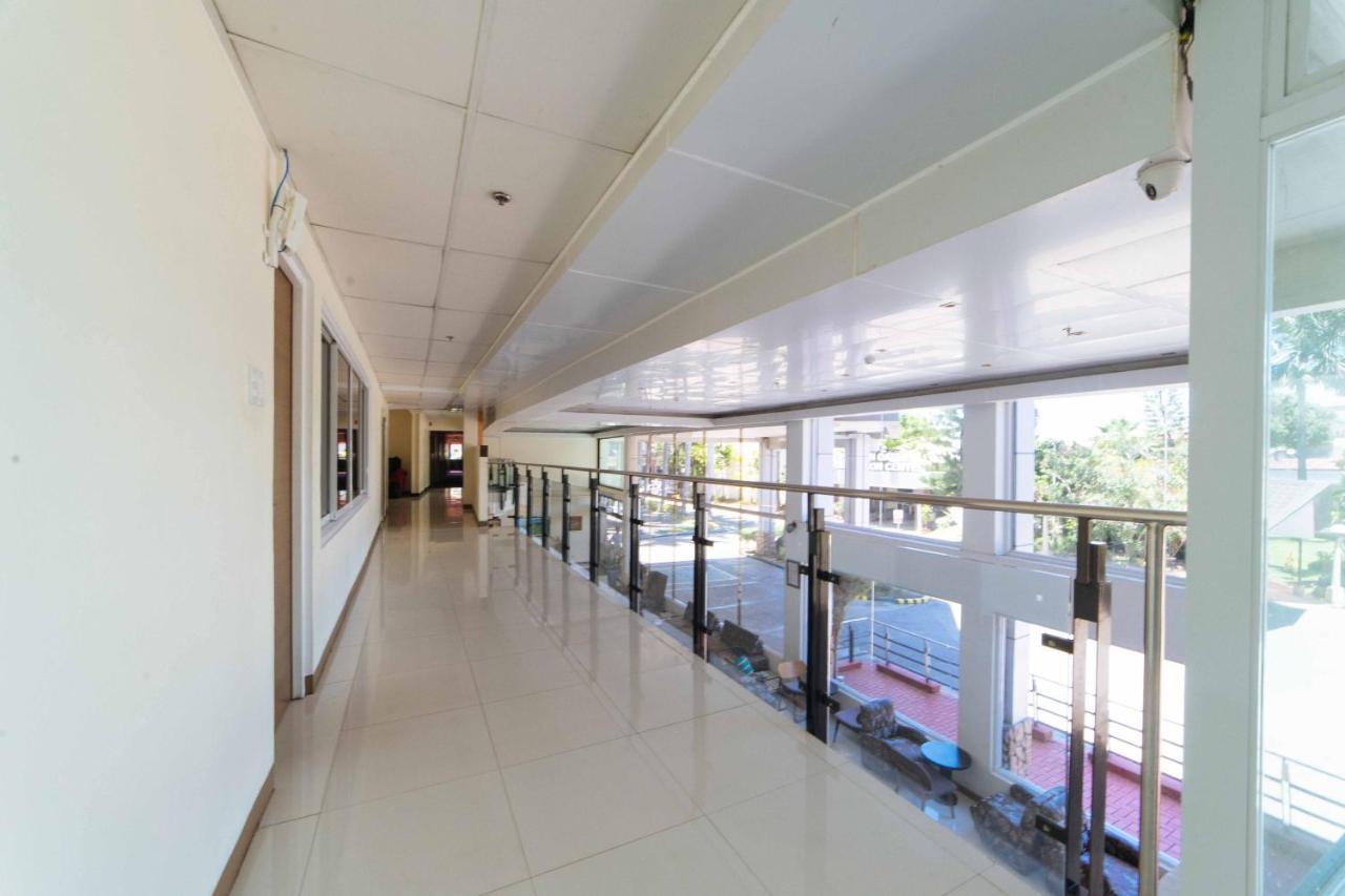 Reddoorz Premium @ The Ritz Garden Oases Hotel Davao Exterior photo