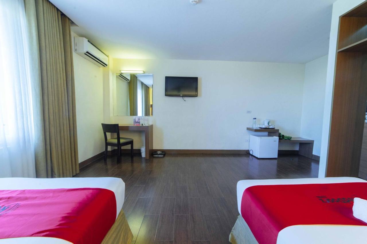 Reddoorz Premium @ The Ritz Garden Oases Hotel Davao Exterior photo