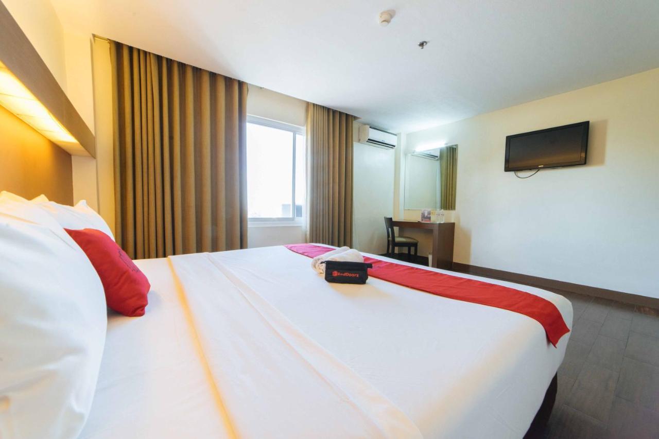 Reddoorz Premium @ The Ritz Garden Oases Hotel Davao Exterior photo